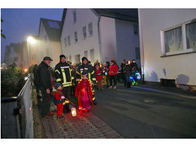 Sankt Martin Laternenumzug durch die Stadt (Foto: Karl-Franz Thiede)